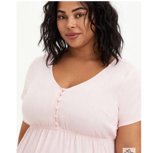 TORRID SIZE 2 (2X) RAYON SLUB TIERED BUTTON FRONT TOP PINK CUTE CASUAL GIRLIE - Picture 3 of 10